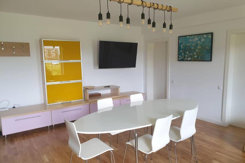 Garden Leisure Apartments Braşov Extérieur photo